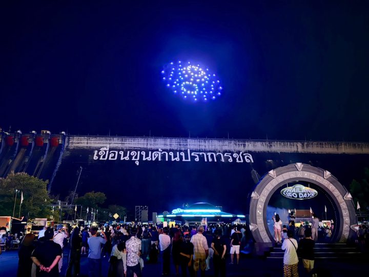 ตัวอย่างการแสดงโดรน 100 ลำ