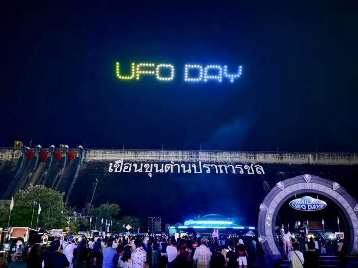 ตัวอย่างการแสดงโดรน 100 ลำ