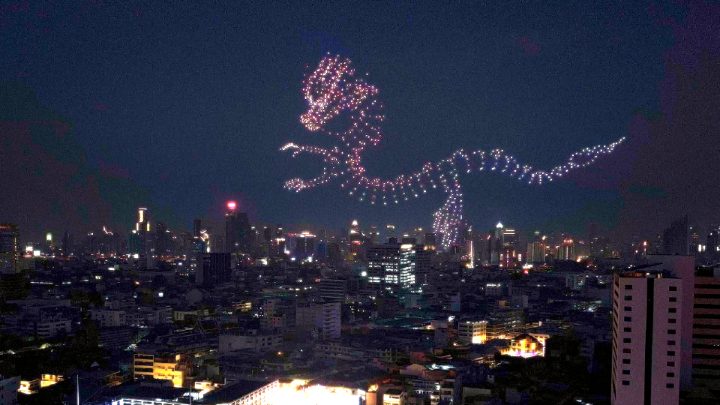 ตัวอย่างการแสดงโดรน 800 ลำ